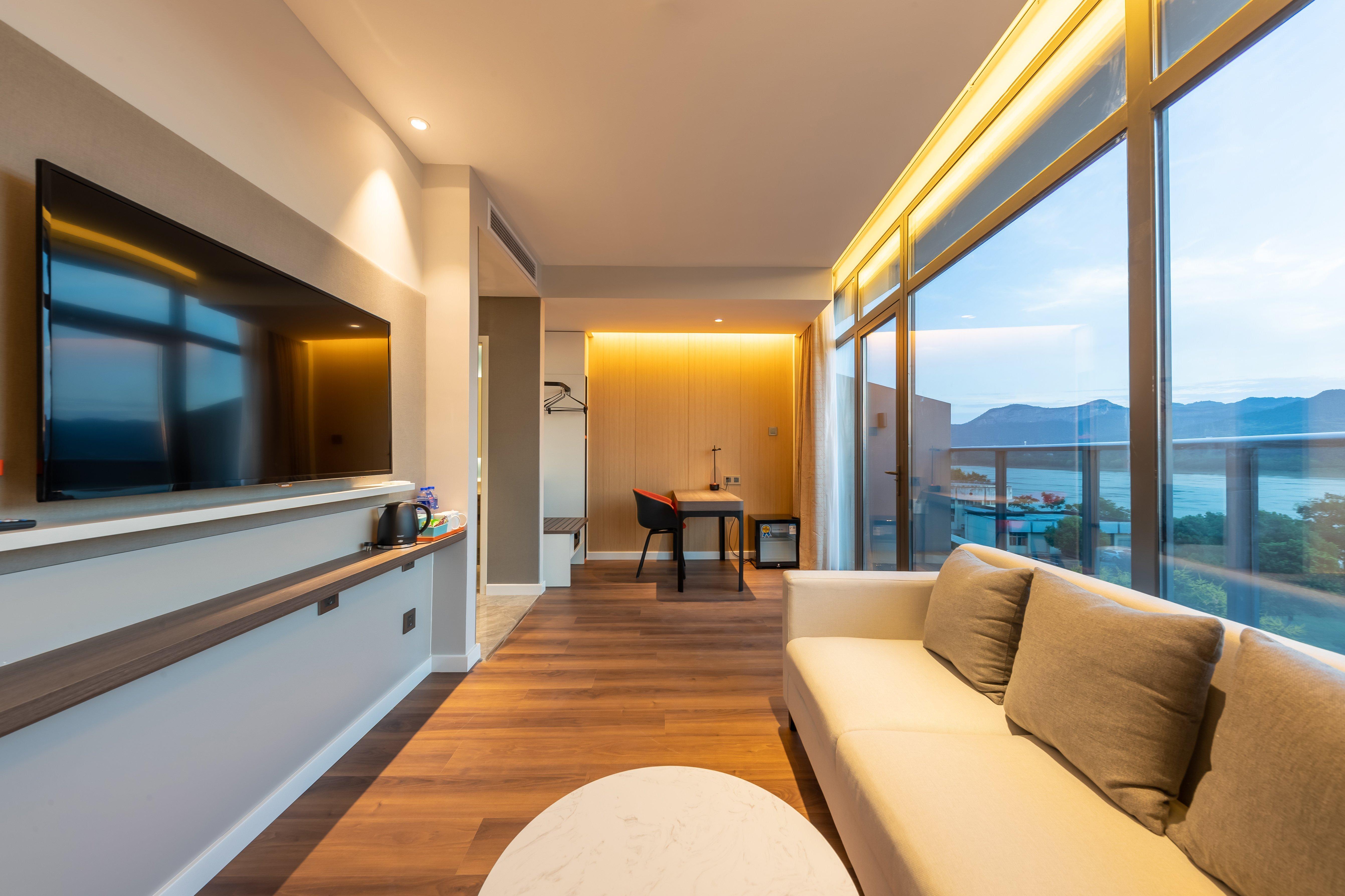 Holiday Inn Express Yichang Riverside By Ihg Exterior photo
