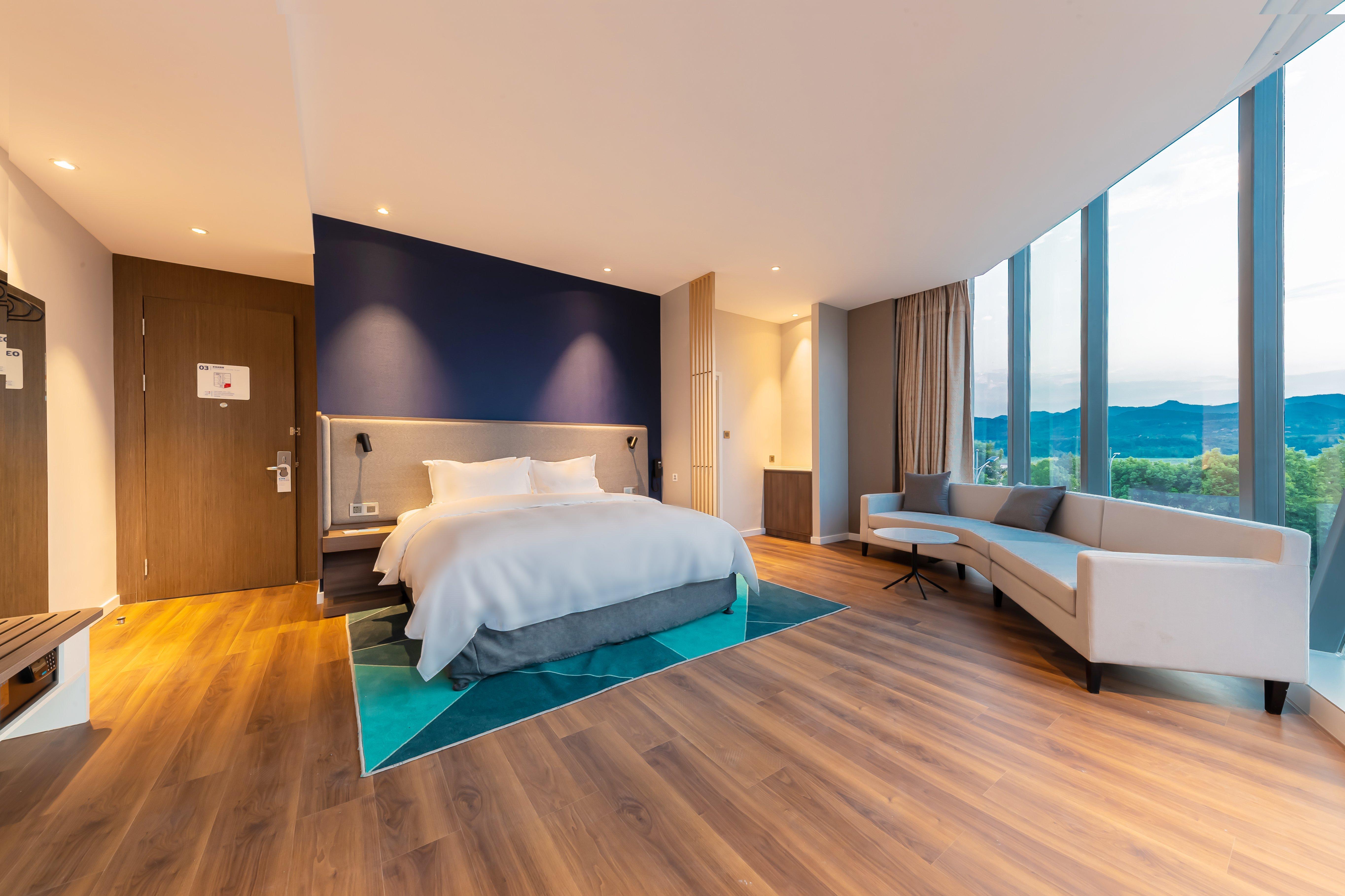 Holiday Inn Express Yichang Riverside By Ihg Exterior photo