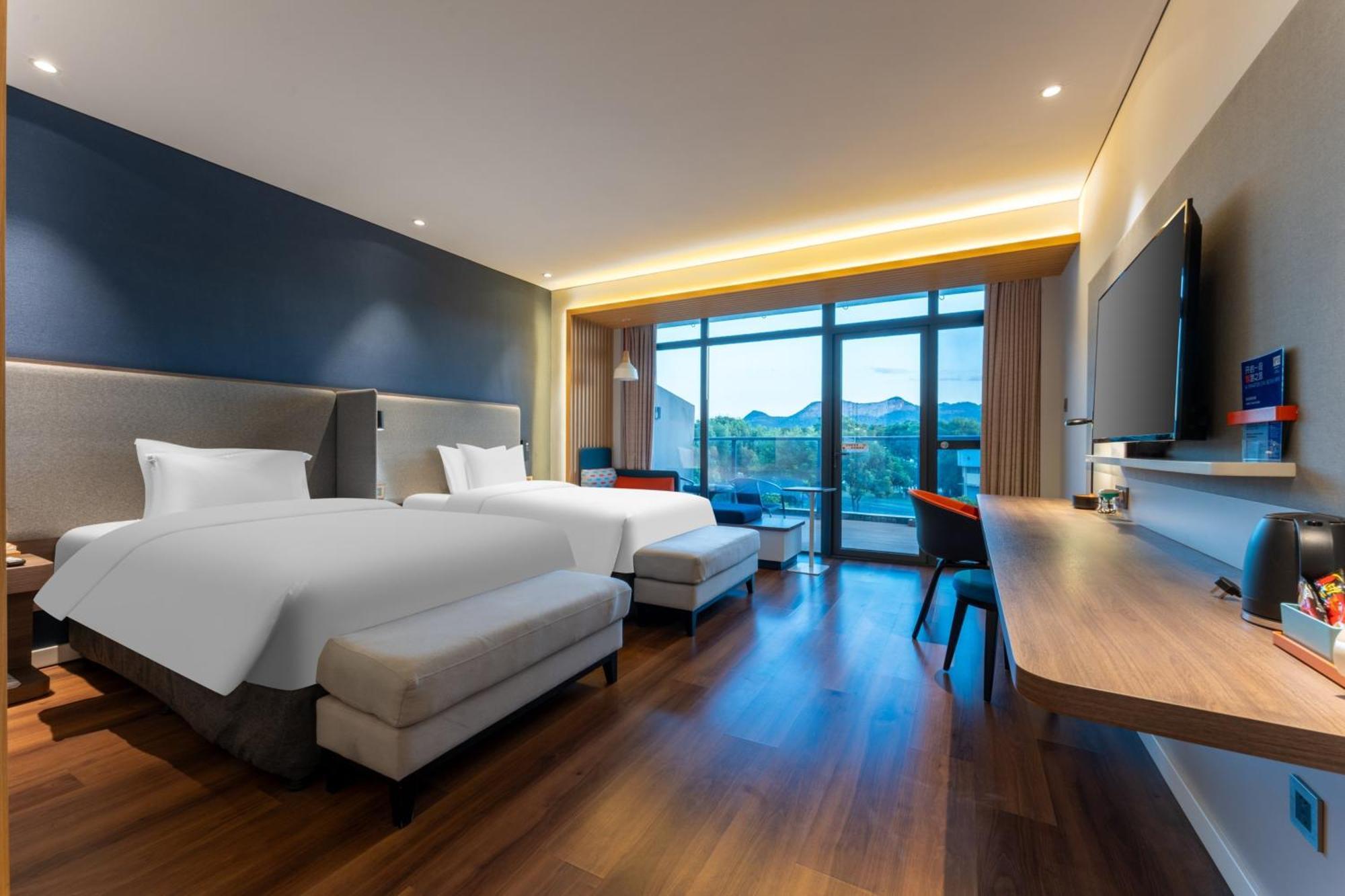 Holiday Inn Express Yichang Riverside By Ihg Exterior photo