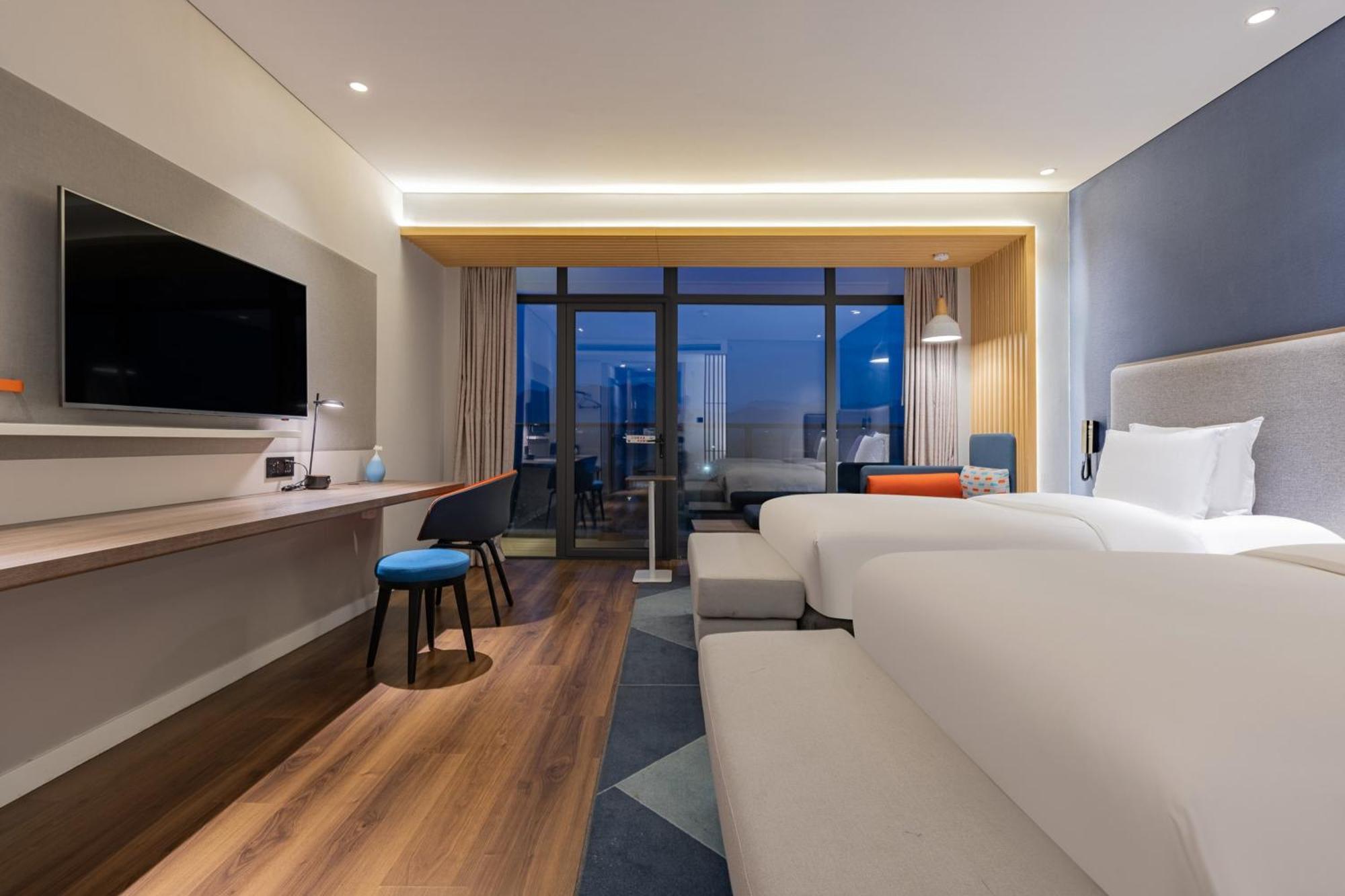 Holiday Inn Express Yichang Riverside By Ihg Exterior photo