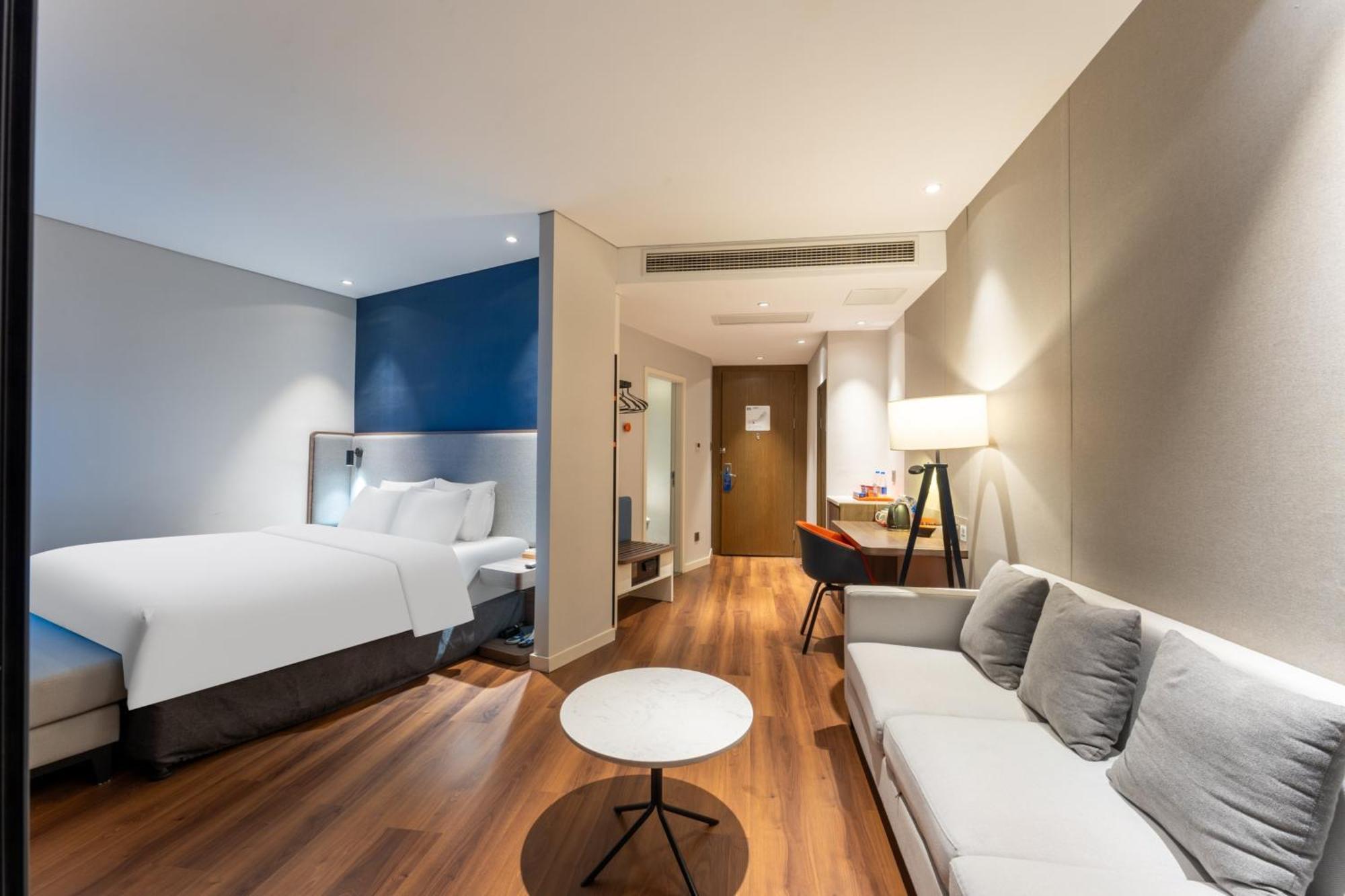 Holiday Inn Express Yichang Riverside By Ihg Exterior photo